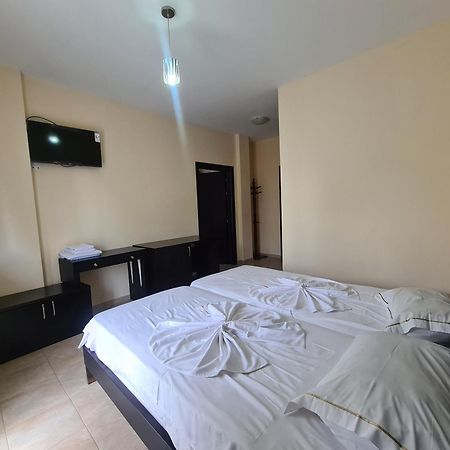 Hotel Kukesi Lini Exteriör bild