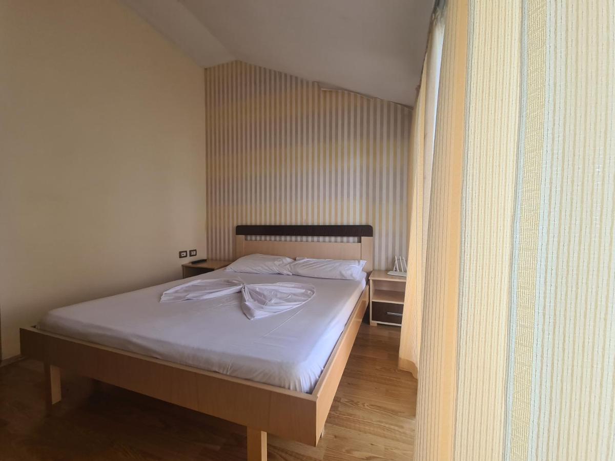 Hotel Kukesi Lini Exteriör bild