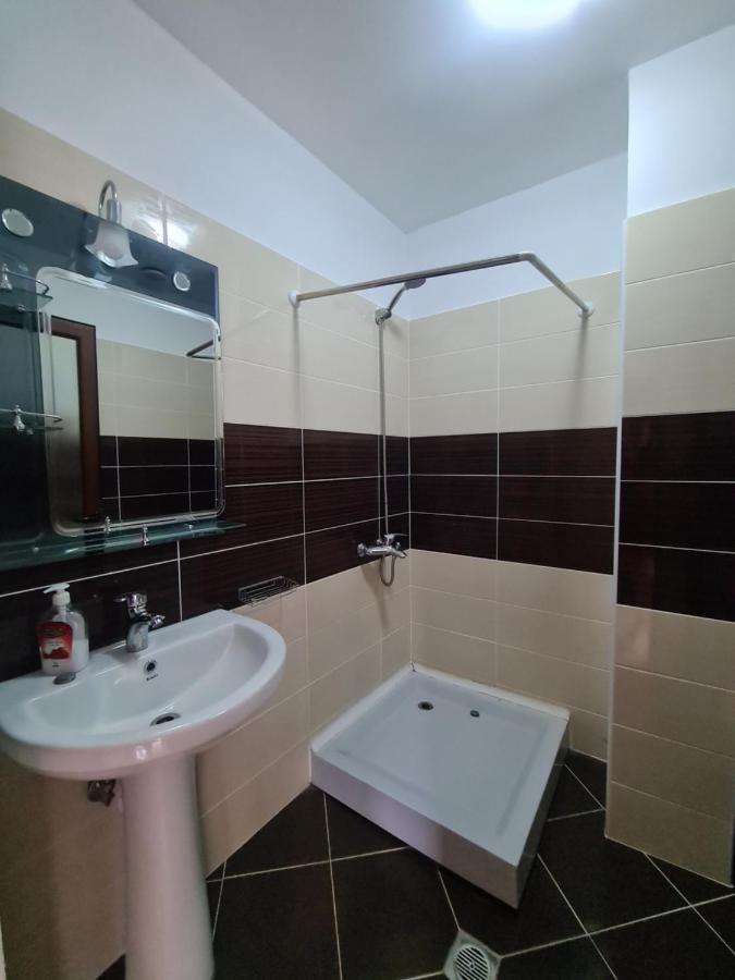 Hotel Kukesi Lini Exteriör bild