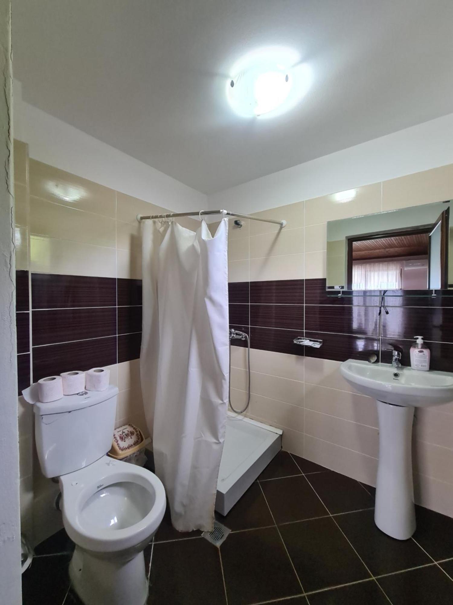 Hotel Kukesi Lini Exteriör bild
