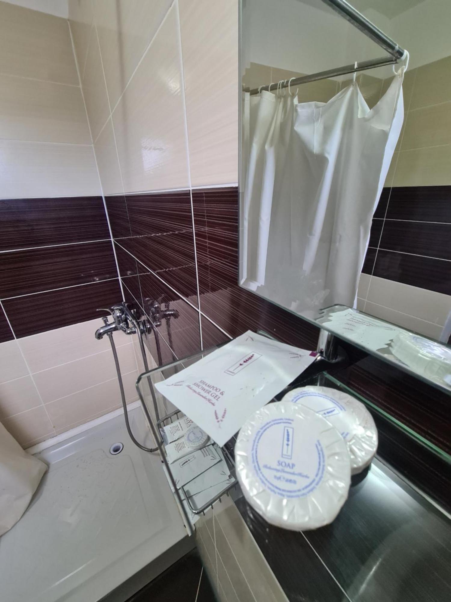 Hotel Kukesi Lini Exteriör bild