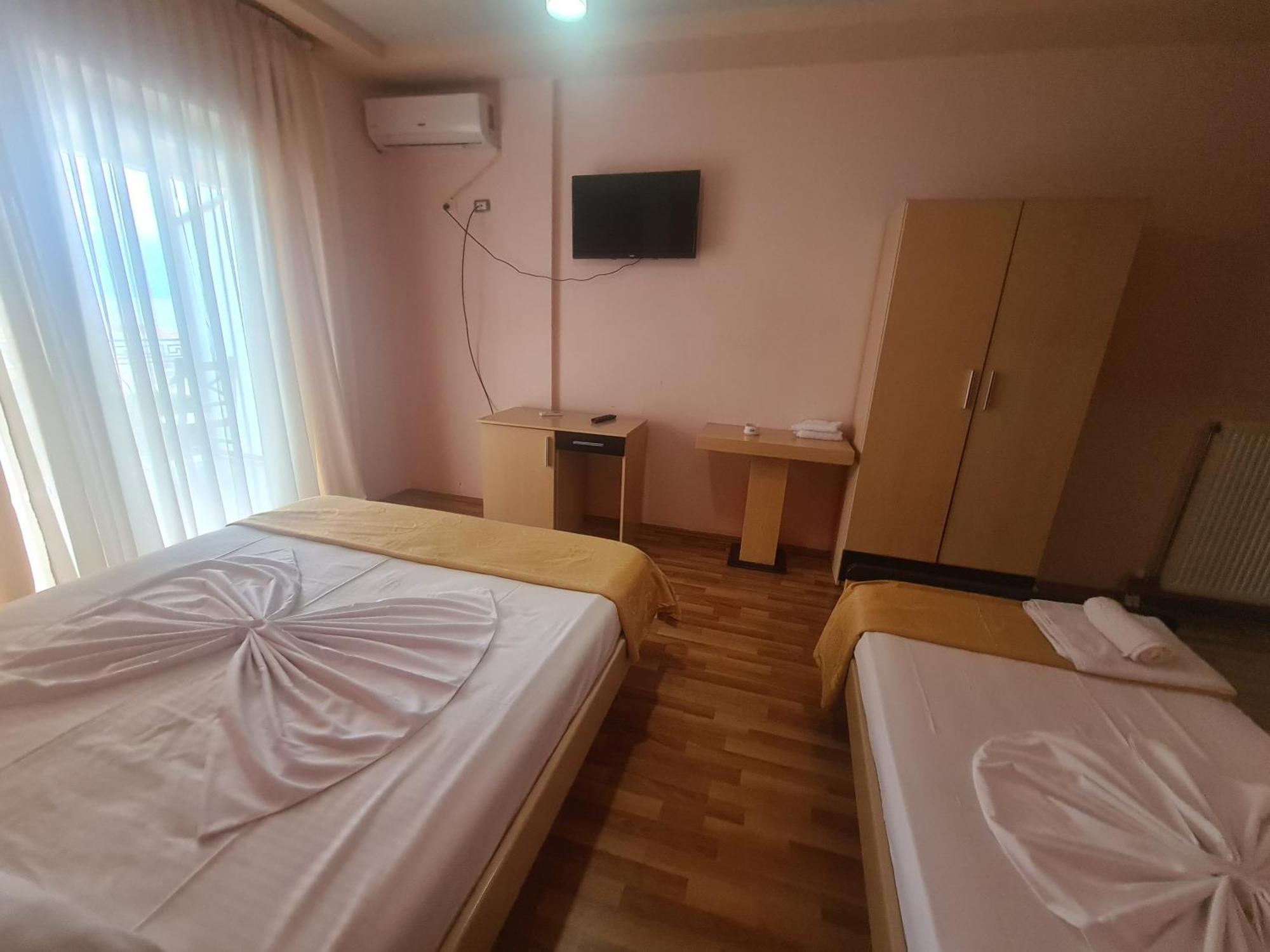 Hotel Kukesi Lini Exteriör bild